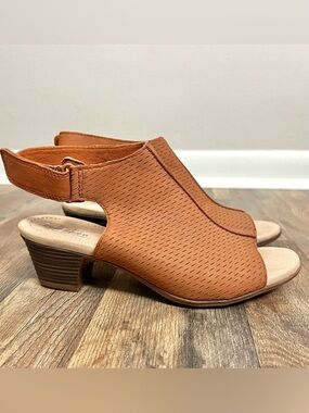 Clarks Open-Toe Slingback Block Heel Sandals